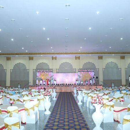 Gadiraju Palace Convention Centre & Hotel วิสาขปัตนัม ภายนอก รูปภาพ