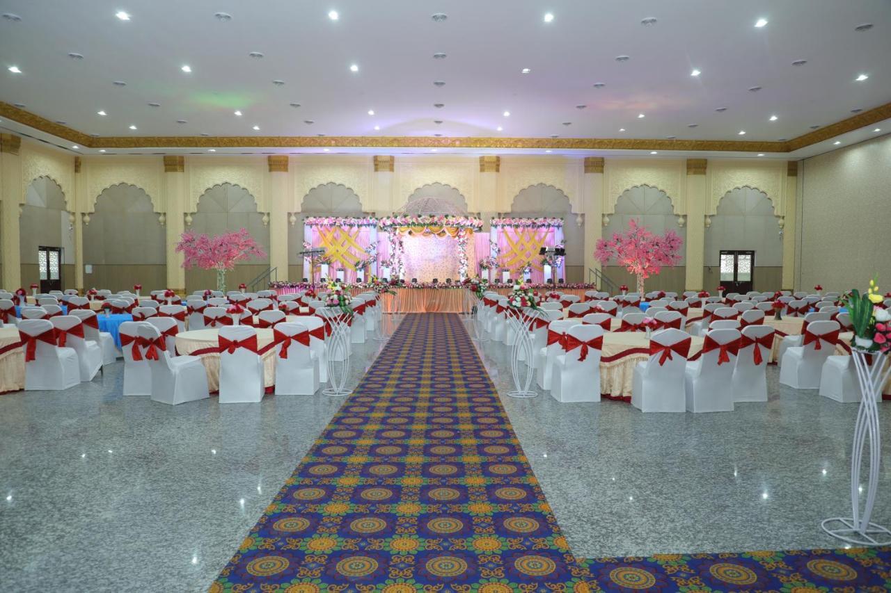 Gadiraju Palace Convention Centre & Hotel วิสาขปัตนัม ภายนอก รูปภาพ
