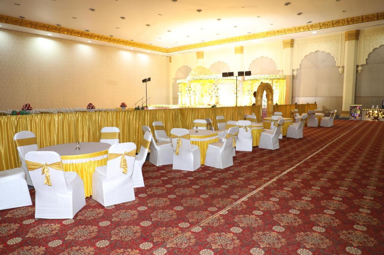 Gadiraju Palace Convention Centre & Hotel วิสาขปัตนัม ภายนอก รูปภาพ