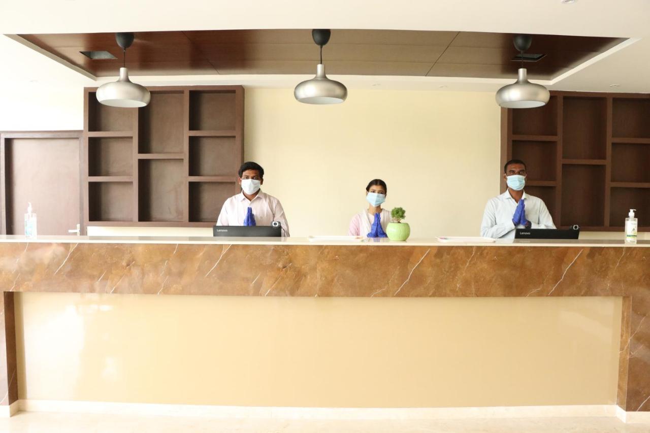 Gadiraju Palace Convention Centre & Hotel วิสาขปัตนัม ภายนอก รูปภาพ